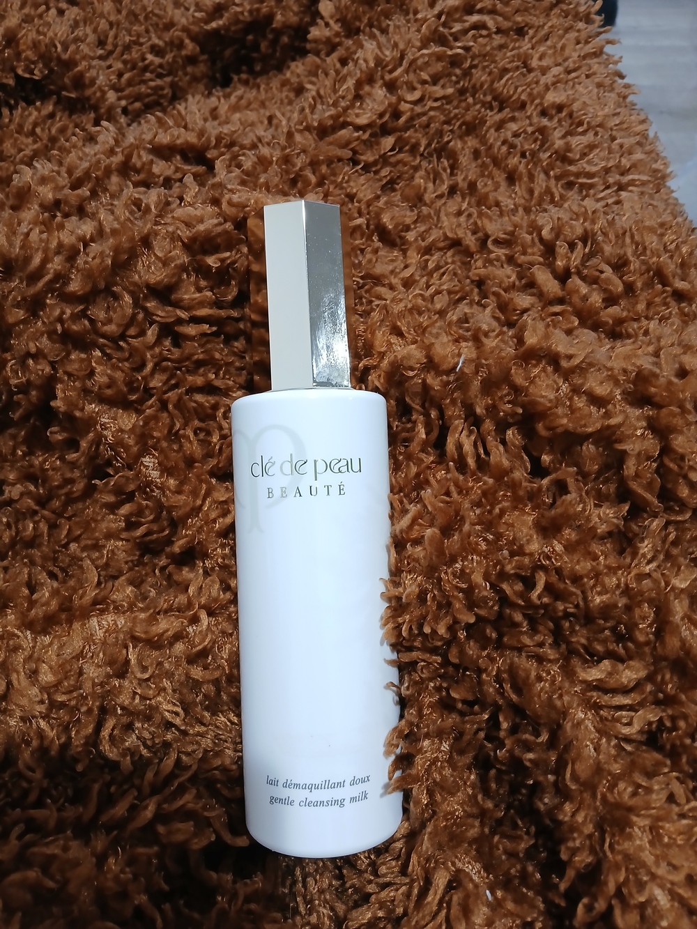 cle de peau Beauté Gentle Cleansing Milk — White with Gold Cap